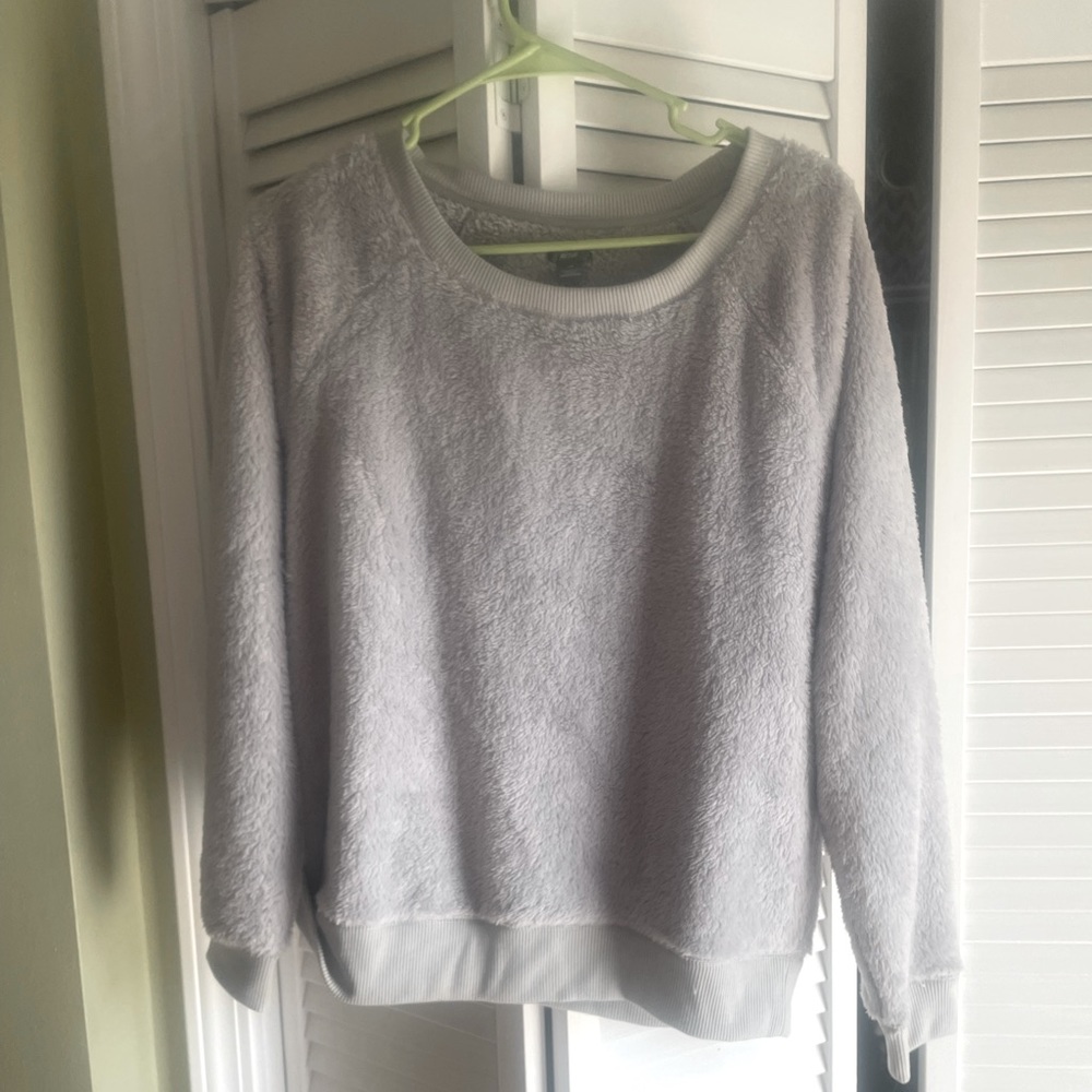 Women’s fleece pullover